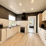 Stunning & Renovated 130sqm Only 5 Min By Car From Sandy Beaches וילה