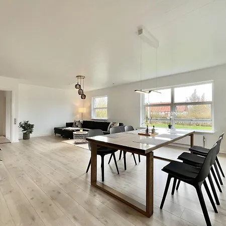 Stunning & Renovated 130sqm Only 5 Min By Car From Sandy Beaches *