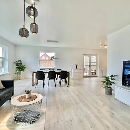 Stunning & Renovated 130sqm Only 5 Min By Car From Sandy Beaches Villa Akirkeby