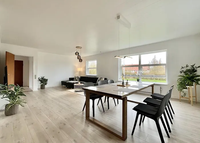 Stunning & Renovated 130sqm Only 5 Min By Car From Sandy Beaches *